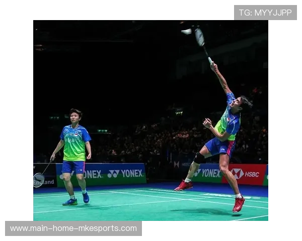 羽毛球反手救球贴地飞行：掌握技巧，成为场上迷人的防守英雄