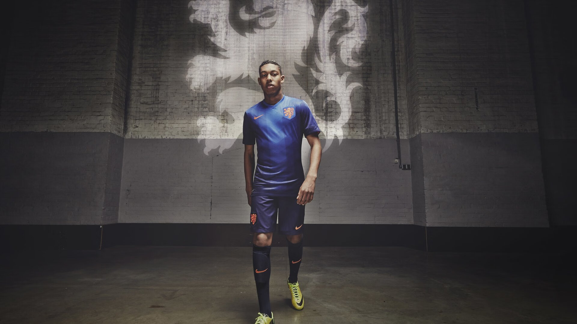 场馆灯光系统完成升级夜间比赛视觉体验全面提升，运动场馆灯光照明设计施工